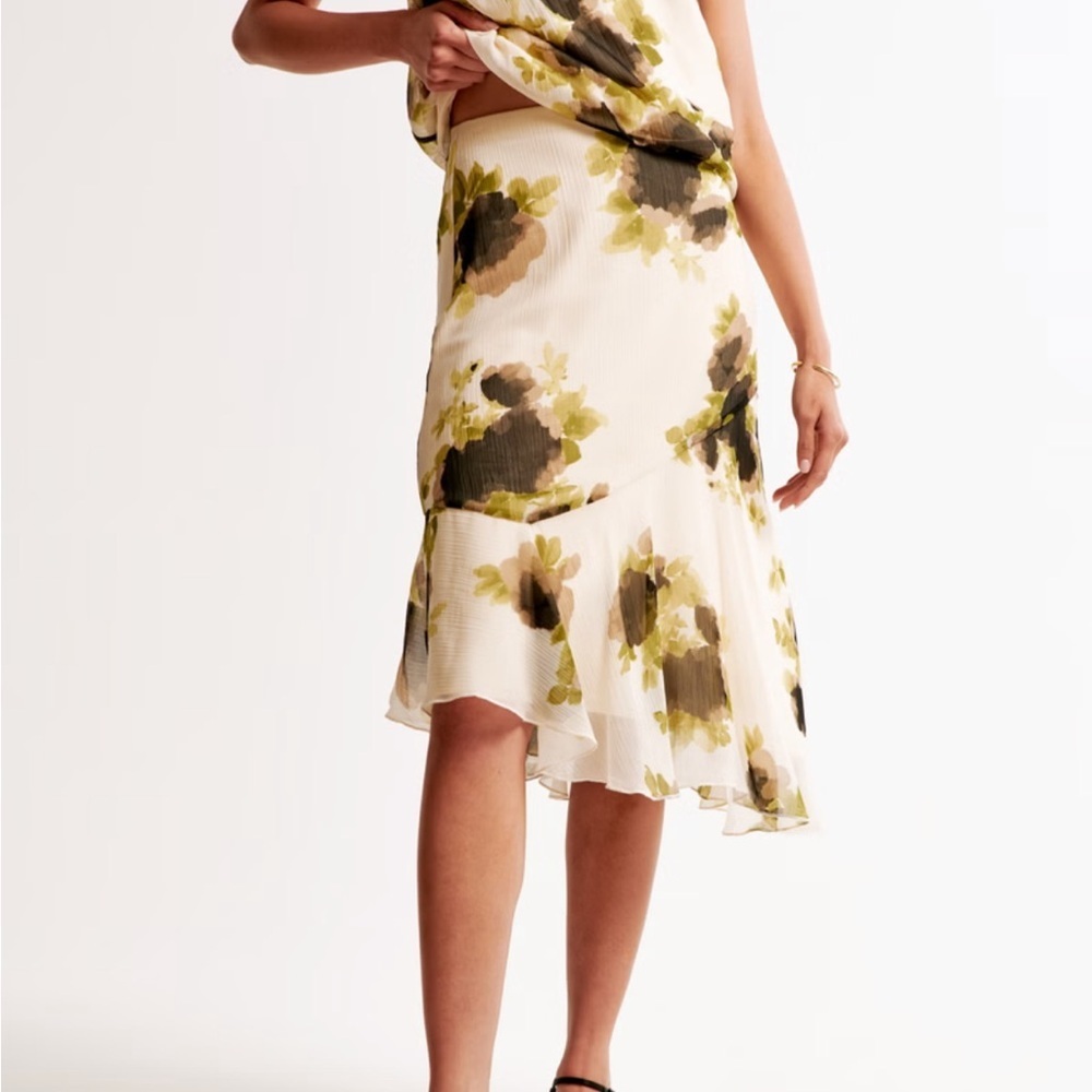 Abercrombie & Fitch Crinkle Asymmetrical Midi Skirt Floral - Green pattern Brown